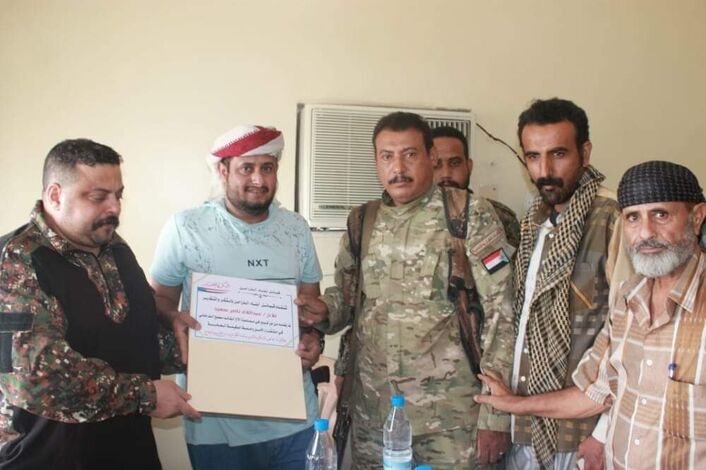 أبناء الذراحن يكرمون القائد مصلح الذرحاني وأفراده نظير جهودهم في استتباب الأمن والإستقرار بعدن