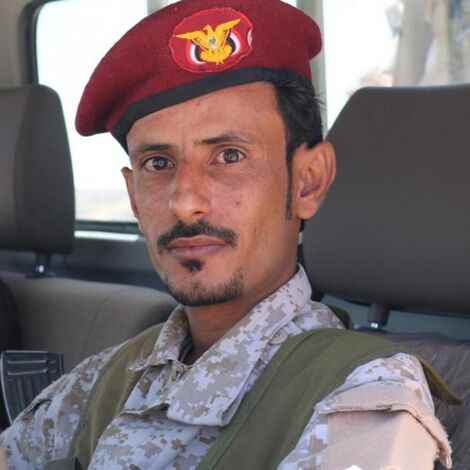 قائد اللواء 185 مشاة يعزي قبيلة آل جرادة بوفاة سند سعيد جرادة