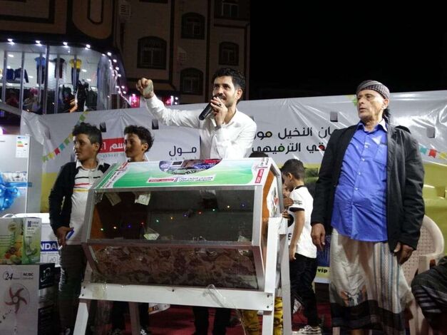 عدن..بحضور مدير النخيل مول.. تسليم الجائزة الكبرى سيارة نوع كيا سول والعديد من الجوائز القيمة