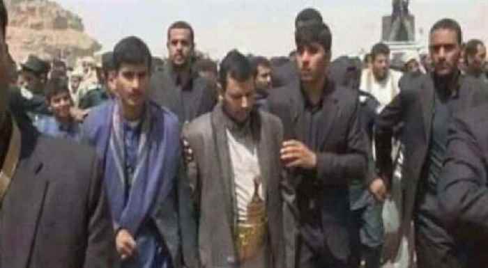 طلاب جامعيون بصنعاء يشكون من مضايقة عبدالملك الحوثي لهم في قاعة الجامعة