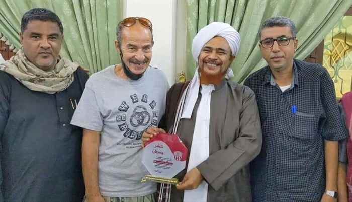 بعثة نادي شعب حضرموت تكرم العلامة الحبيب عمر بن حفيظ