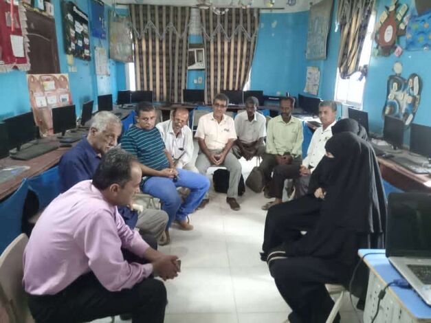 المحوري وسبعة يتفقدان استعداد الطالبة دنيا للمشاركة في مسابقة اللغة العربية في دولة الإمارات