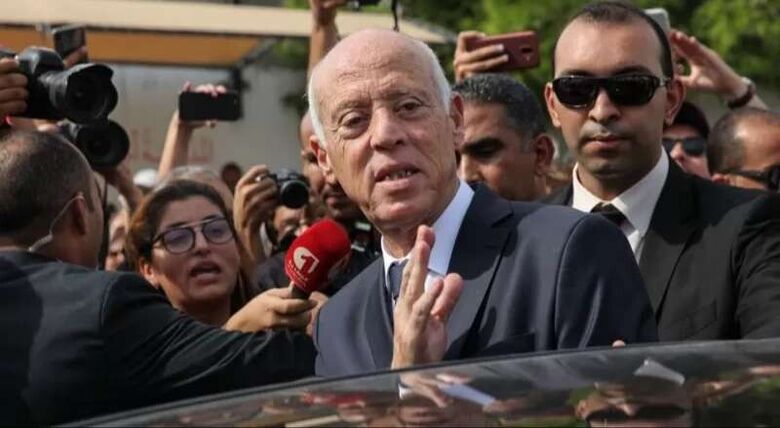 عرض الصحف البريطانية - الرئيس التونسي يشدد قبضته على السلطة لكن شعبيته في خطر جراء التردي الاقتصادي - في الإندبندنت