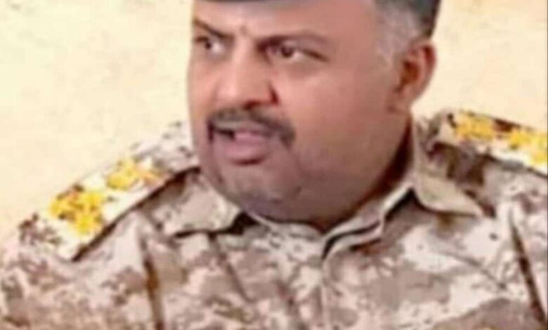 قائد اللواء 115 مشاة يعزي قائد اللواء 103 مشاة في وفاة والدته