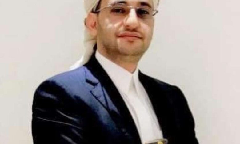 الشيخ العرشي يبعث برقية تعزية بوفاة حسين الأحمر