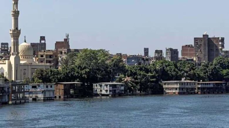 عرض الصحف البريطانية - عوامات النيل: "أحلام تغرق" بعد قرار إزالة البيوت العائمة في مصر - التايمز