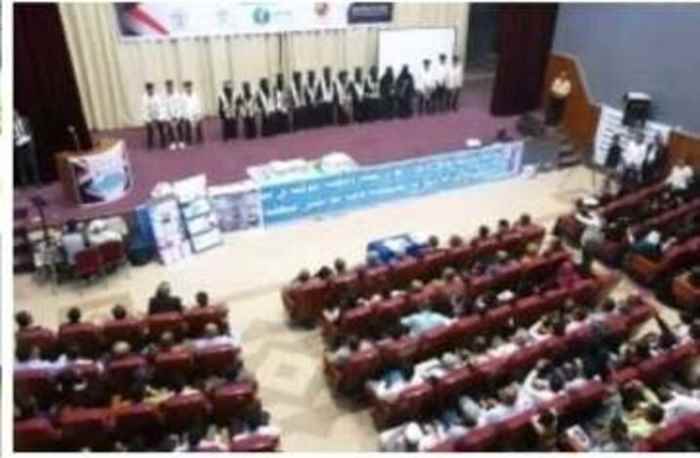 السلطة المحلية بتعز تكرم أوائل الجمهورية خريجي المعاهد المهنية والتقنية