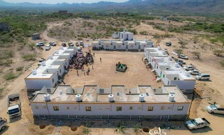 بتمويل كويتي.. افتتاح قرية سكنية بمديرية الوازعية غرب تعز