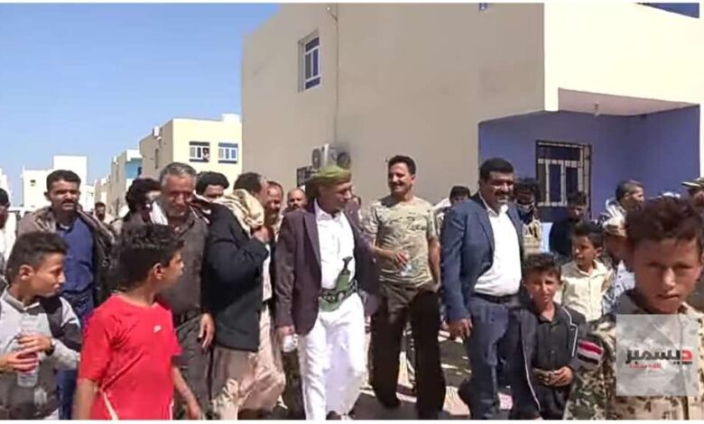 برلمانيون وقيادات سياسية وعسكرية يزورون مدينة 2 ديسمبر في المخا ويلتقون جموع السكان