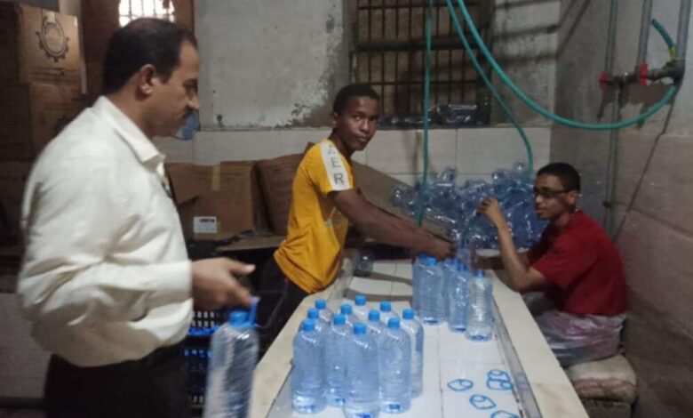 مدير عام المنصورة يوجه بإلزام معامل المياه بعمل ليبلات تعريفية على العبوات البلاستيكية