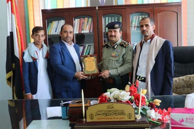 مكتب وزارة شئون المغتربين بذمار يكرم مدير عام جوازات مأرب