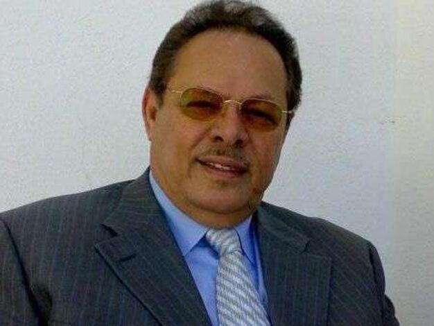 ابناء المناضل والشخصيةالوطنية..المرحوم/ مهدي عبدالله سعيد النهدي يعزون الرئيس علي ناصر محمد بوفاة شقيقه