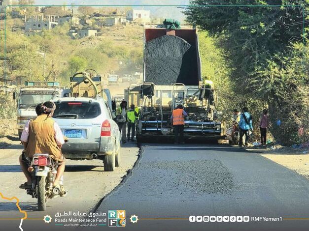 إستمرار أعمال سفلتة واسعة لطريق تعز_ التربة