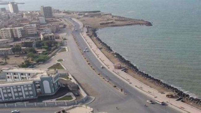 لأول مرة منذ بدء الحرب .. ميناء رأس عيسى يستقبل سفينة نفطية
