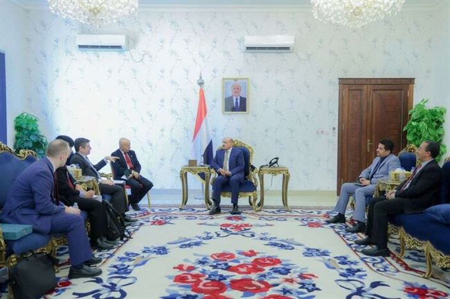 محافظ البنك المركزي يلتقي السفير الأمريكي