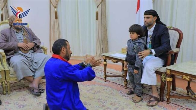 جماعة صعدة تجبر أحد عناصرها أعتدى على طفل على الإعتذار