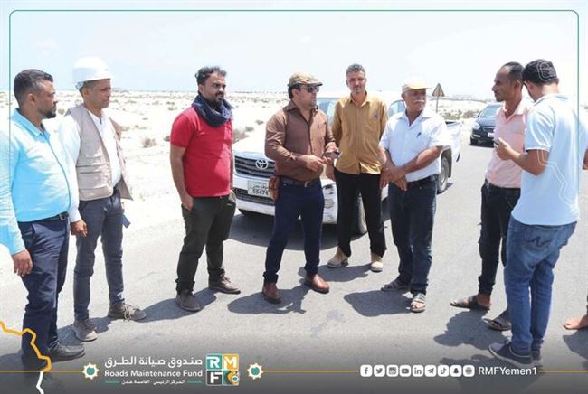 صندوق صيانة الطرق يُسلم الجهة المنفذة موقع مشروع خط العلم دوفس يمين في أبين