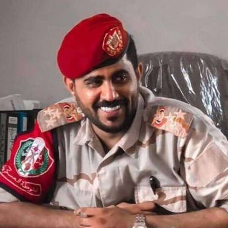 قائد الشرطة العسكرية فرع أبين يعزي قائد شرطة النجدة بالمحافظة